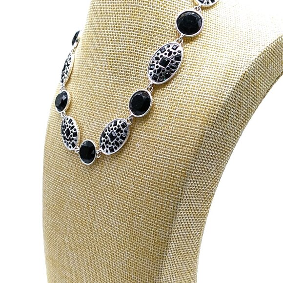 Gloria Vanderbilt Black & Silver-tone Necklace - Picture 2 of 14